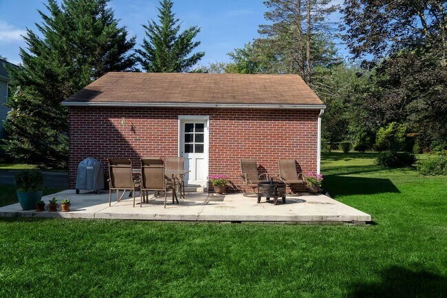 Building Photo - 149 Kready Ave