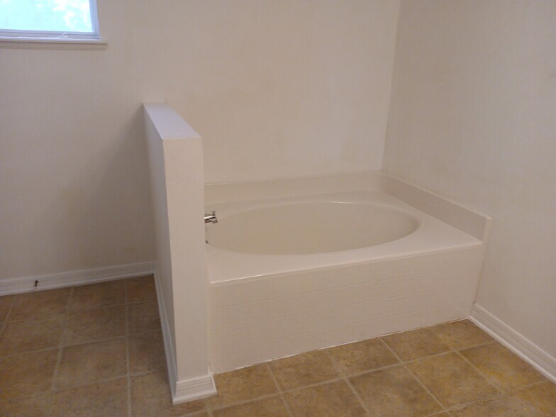 Building Photo - 3020 SE 45th Ct