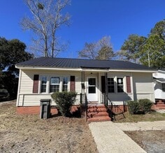 Building Photo - 604 S Sycamore St