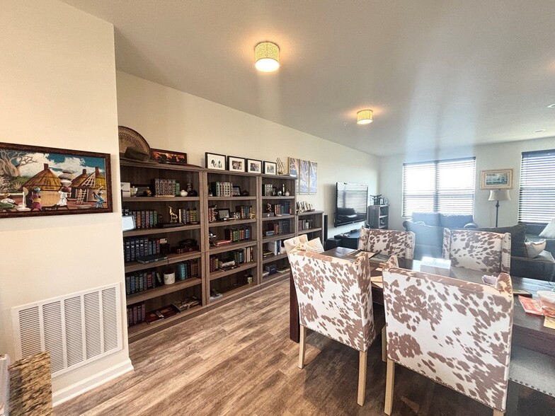 Building Photo - 5136 Hampton St NE