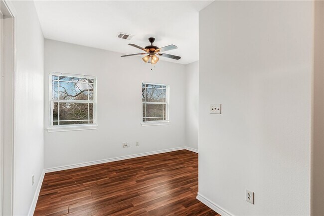 Building Photo - 3935 John Sharp Pkwy