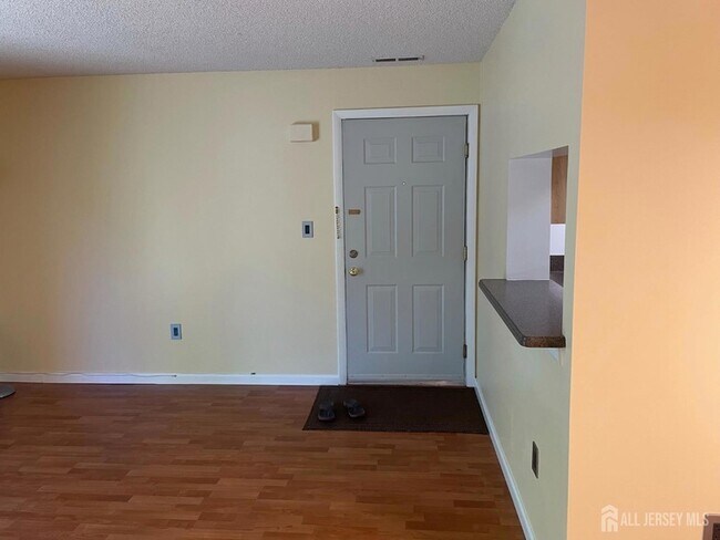 Building Photo - 911 Ravens Crest Dr