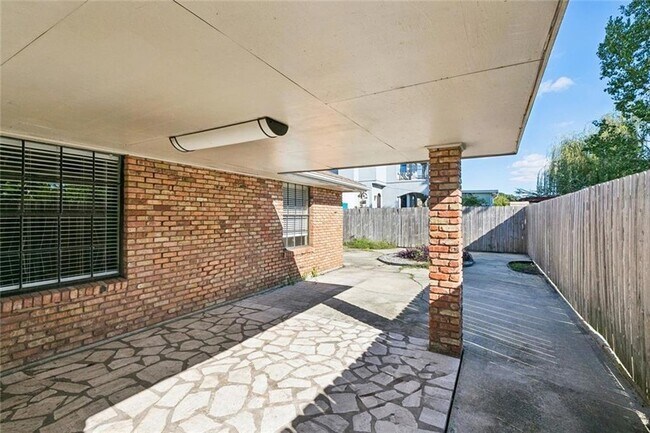 Building Photo - 8305 Fairfax Dr