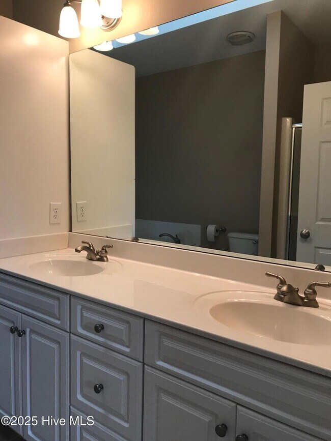 Building Photo - 3013 Braewood Ct