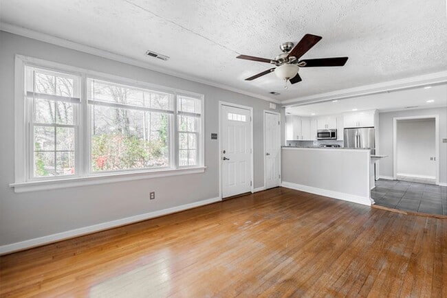 Building Photo - Beautiful Home Near Pony Pasture!