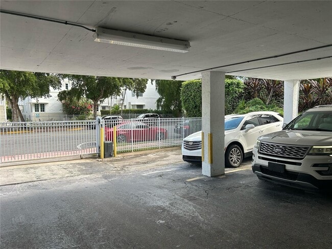 Building Photo - 910 Michigan Ave