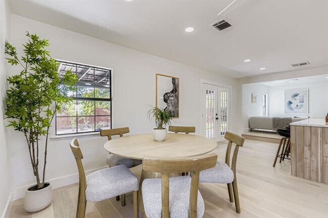 Building Photo - 2014 Hardy Cir