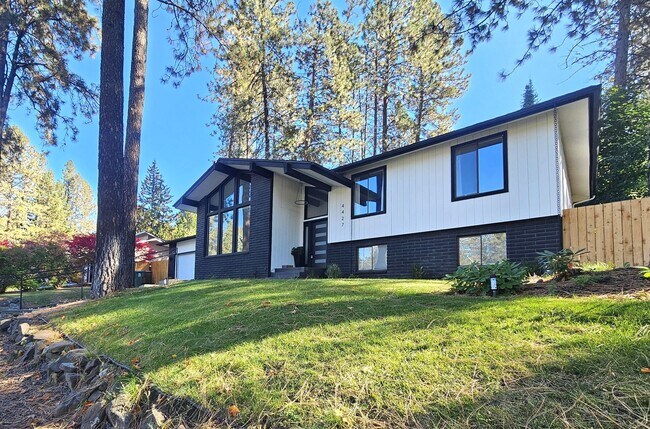 Building Photo - $2,995 - 5 Bed / 3 Bath Beautiful Home in ...