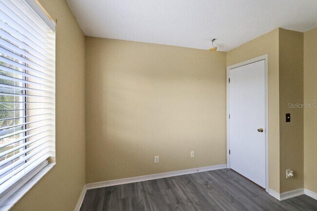 Building Photo - 7127 Waterside Dr