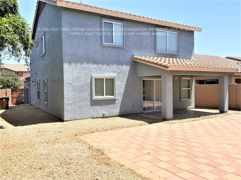 Building Photo - 1425 E Lakeview Dr