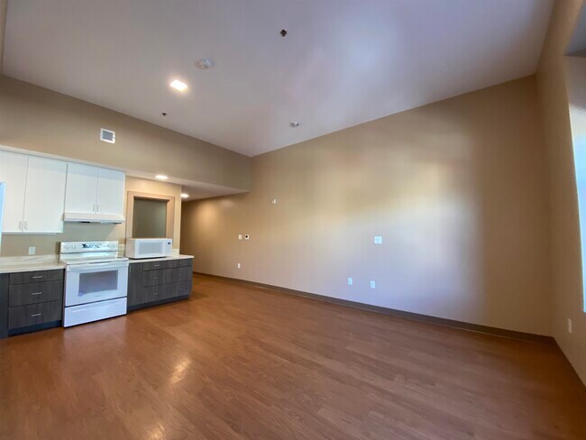 Building Photo - 83 Hanover St