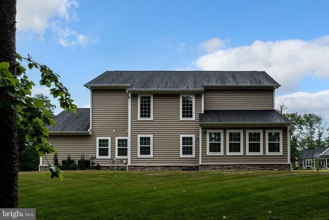 Building Photo - 11010 Southview Hl
