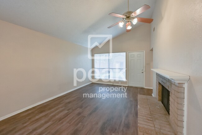 Building Photo - $1,549! 2/Bed1.5Bath duplex in Arlington! ...