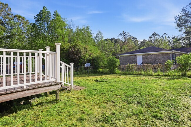 Building Photo - Ash St Ex