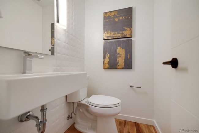 Building Photo - You’ll fall in LOVE with the VIEW! Convenient Location!