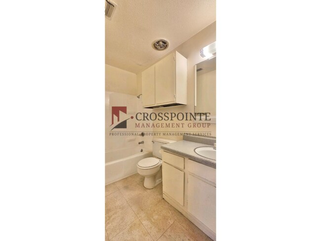 Building Photo - Tour Today! Cozy 3 Bedroom Unit!