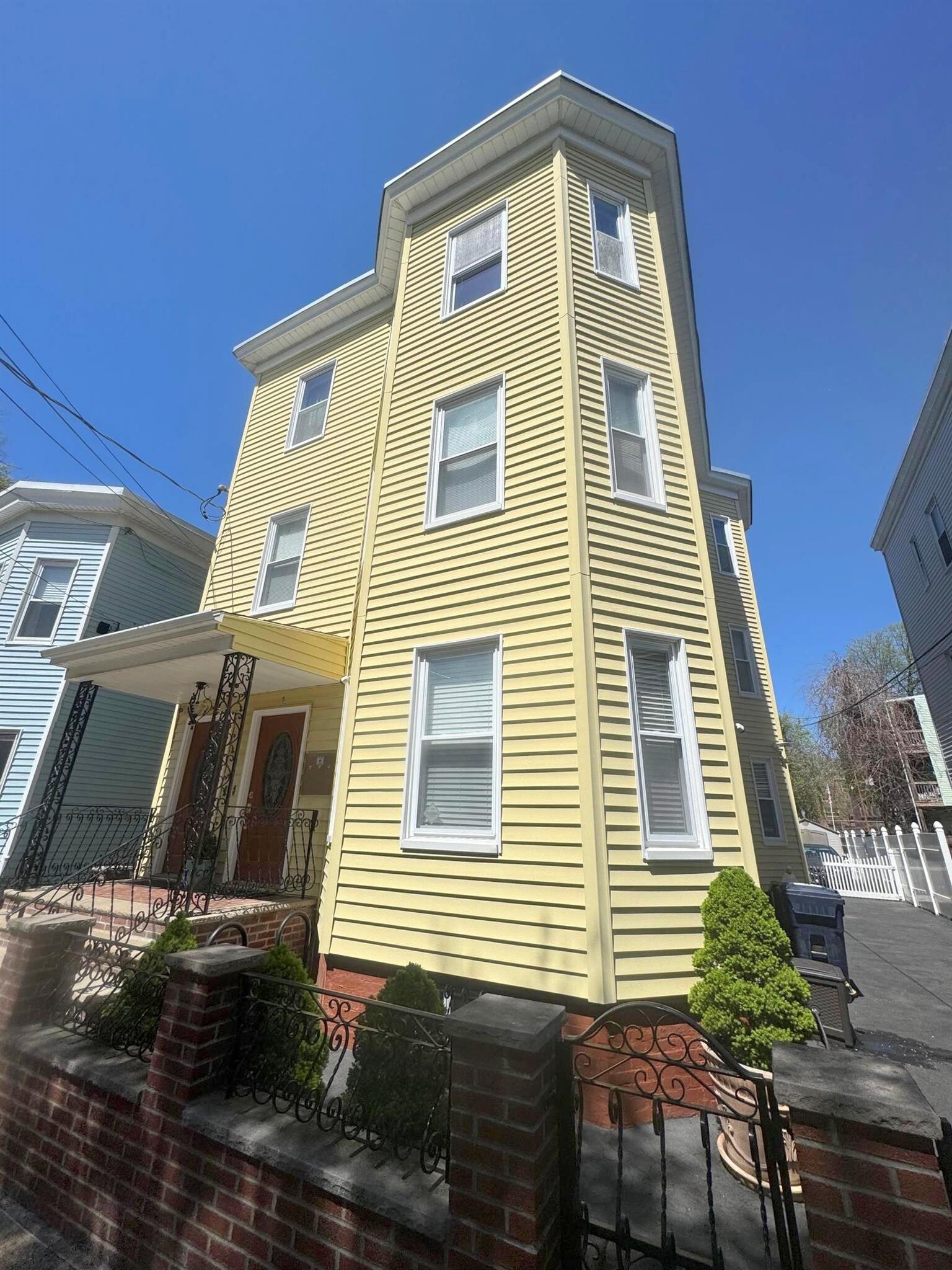 Building Photo - 5 Palermo St