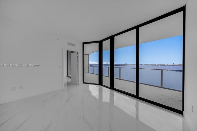 Building Photo - 700 NE 24th St