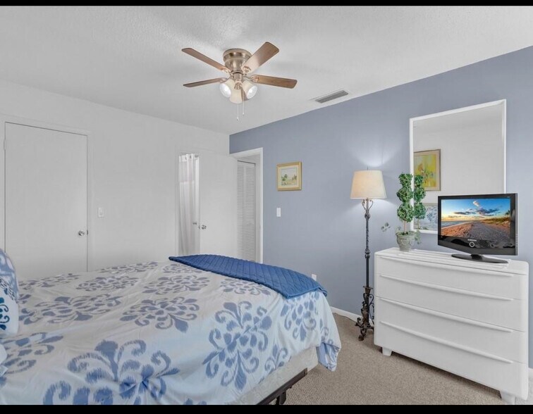 Building Photo - 1860 Robalo Dr