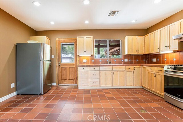 Building Photo - 10630 Samoa Ave