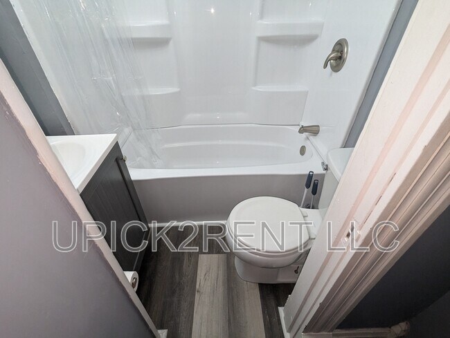 Building Photo - 338 N Columbus St