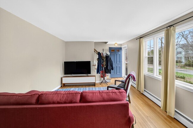 Building Photo - 10 Dewolf Ave