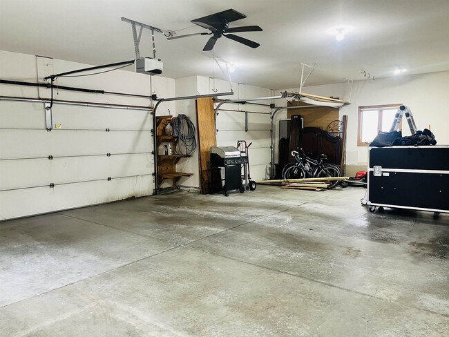 Building Photo - 1018 Ganser Dr