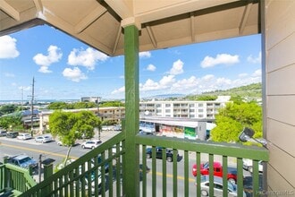 Building Photo - 1915 Kalihi St