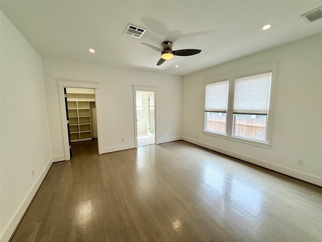 Building Photo - 804 Omar St