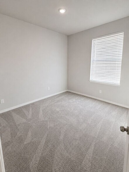 Building Photo - 3518 Silver Springs Court