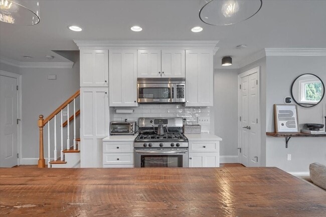 Building Photo - 18 Claymont Terrace
