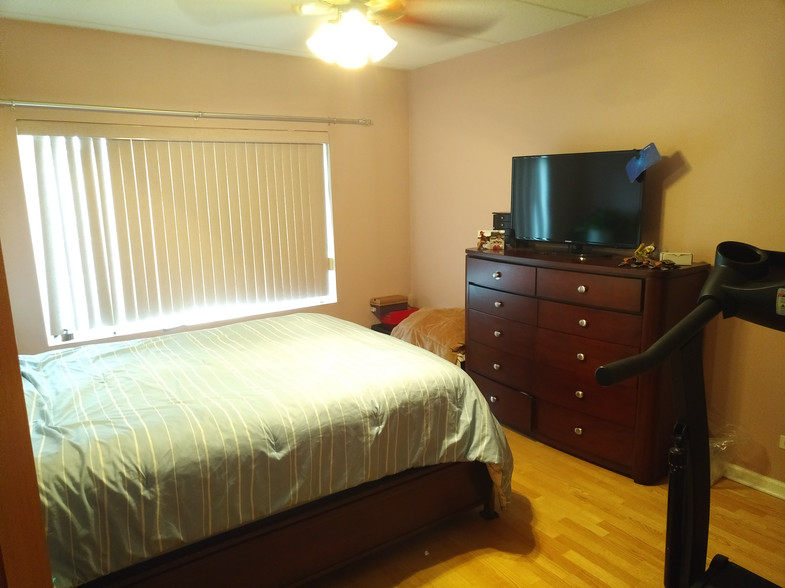 Master Bedroom - 6560 W Diversey Ave