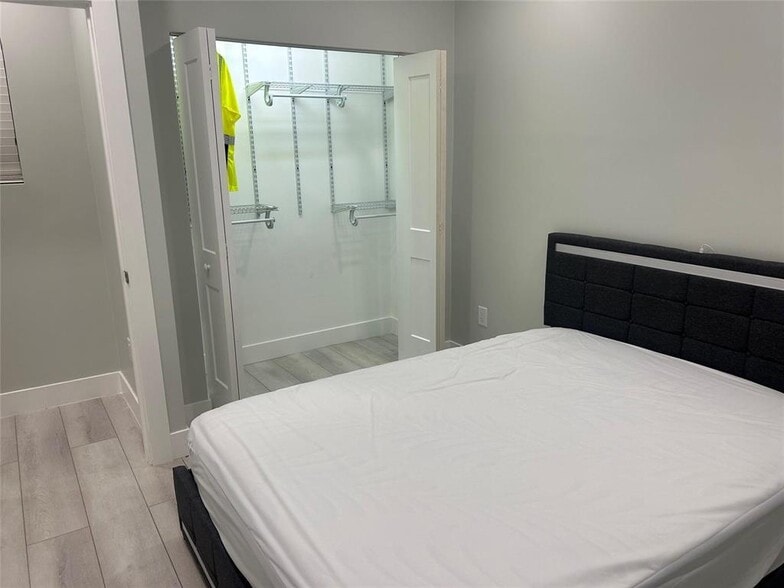 Building Photo - 135 Ponce de Leon St