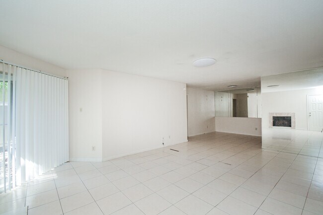 Building Photo - 9700 Leawood Blvd