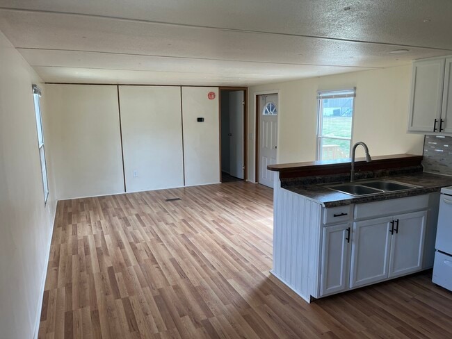 Building Photo - LMP-3