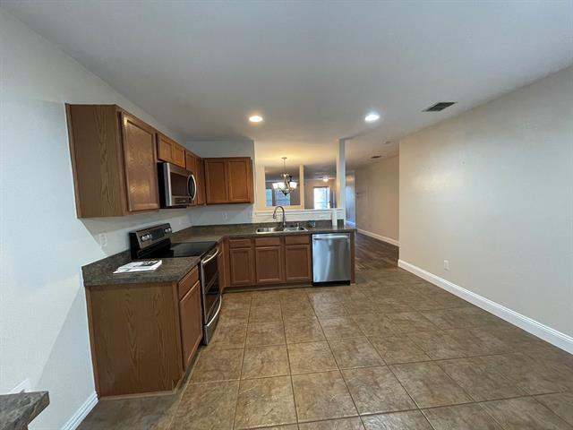 Building Photo - 804 White Fields Way