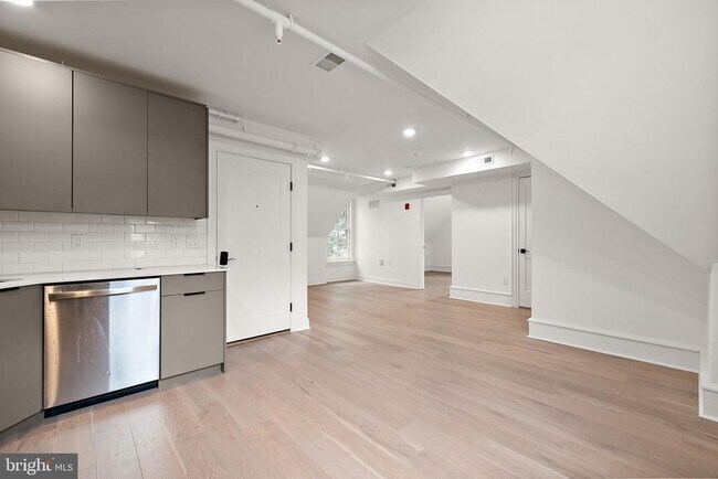 Building Photo - 1308 Delaware Ave