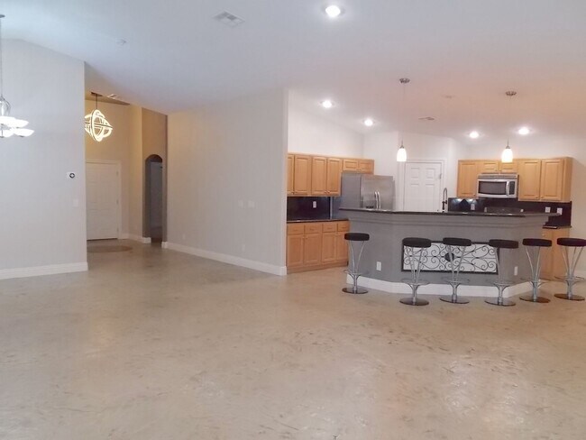 Building Photo - Stunning 4-Bedroom Ranch-Style Rental with...