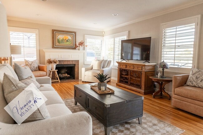 Building Photo - 1121 N Cambridge Ave