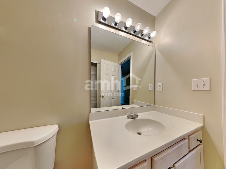 Building Photo - 2843 Presidential Dr