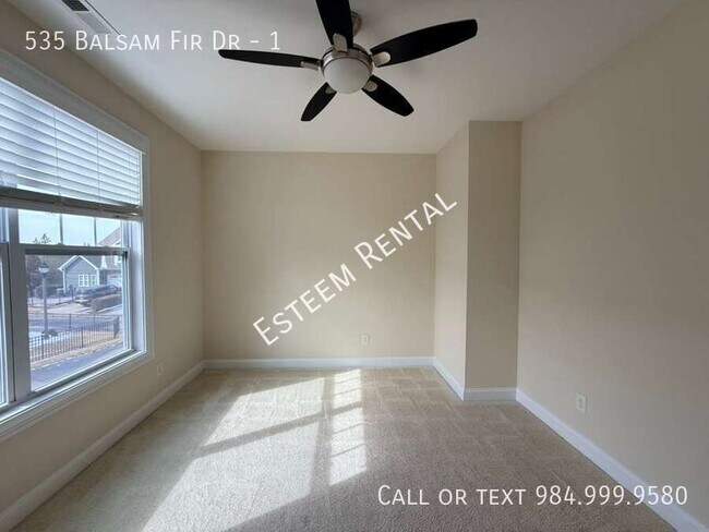 Building Photo - 535 Balsam Fir Dr