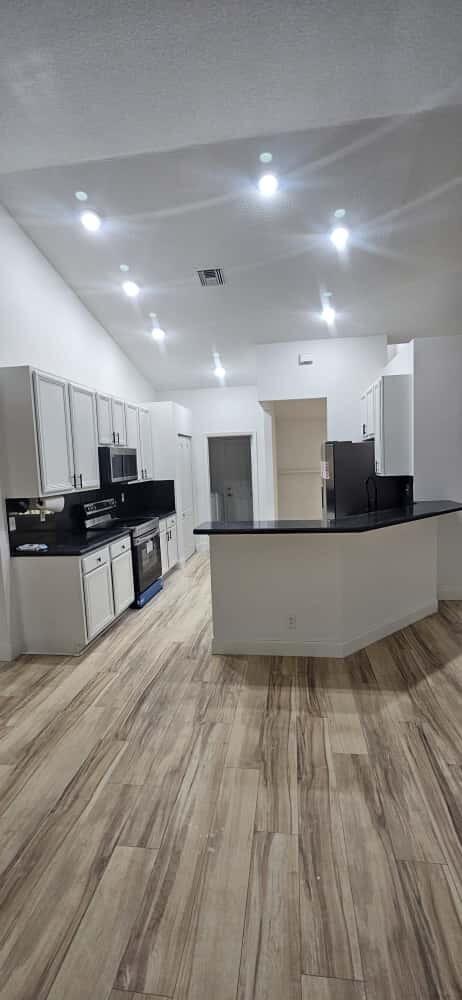 Building Photo - 15941 Mellen Ln