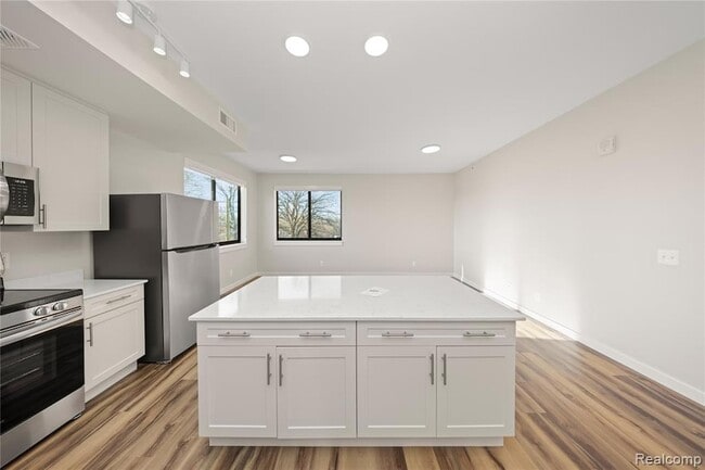 Building Photo - 16530 E Warren Ave