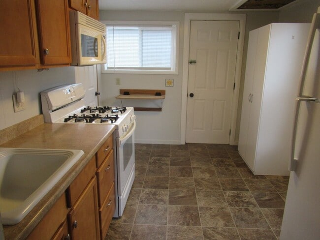 Building Photo - Cute Home in Sandpoint