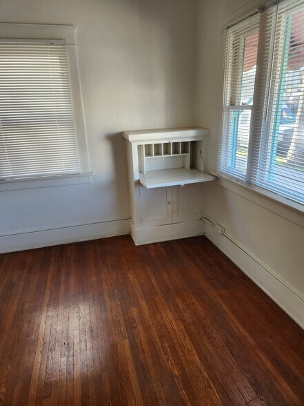 Living Room Built in Desk - 304 N Colorado Pl