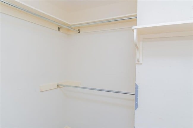 Building Photo - 118 Fox Run Dr