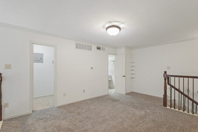 Building Photo - 2800 Jeanetta St