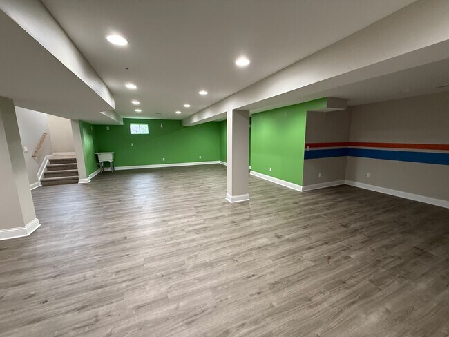 Building Photo - 6346 Walker Ct