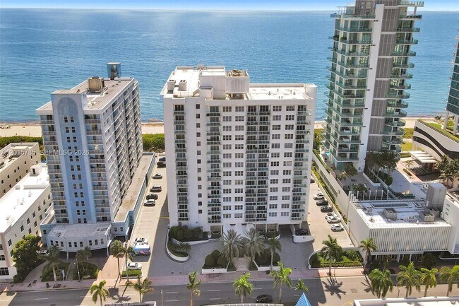 Building Photo - 6917 Collins Ave