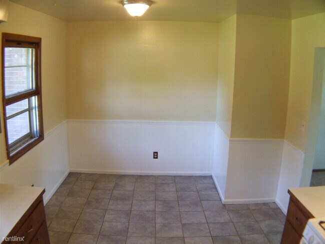 Building Photo - 2 br, 1 bath Duplex - 1985 52nd St SE